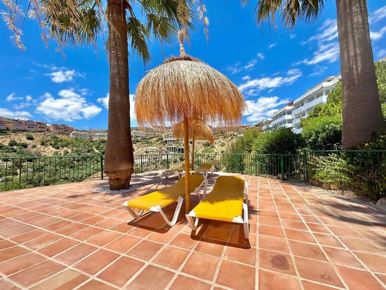 Vistas Al Mar Con Jacuzzi En Calahonda Parking Apartment Sitio de Calahonda