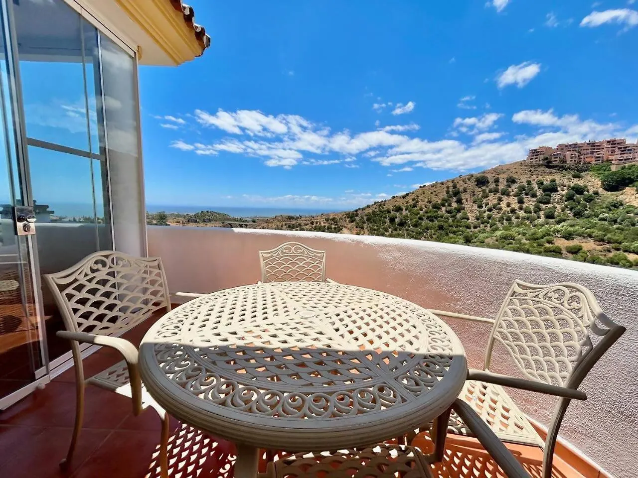 Vistas Al Mar Con Jacuzzi En Calahonda Parking Apartment Sitio de Calahonda